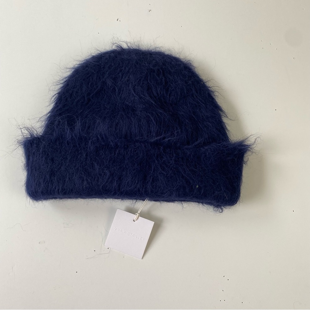 Maria Stanley Fuzzy Alpaca Knit Beanie
NWT lovely hat